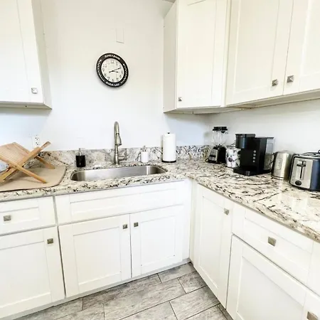 Charming Flat Near The City